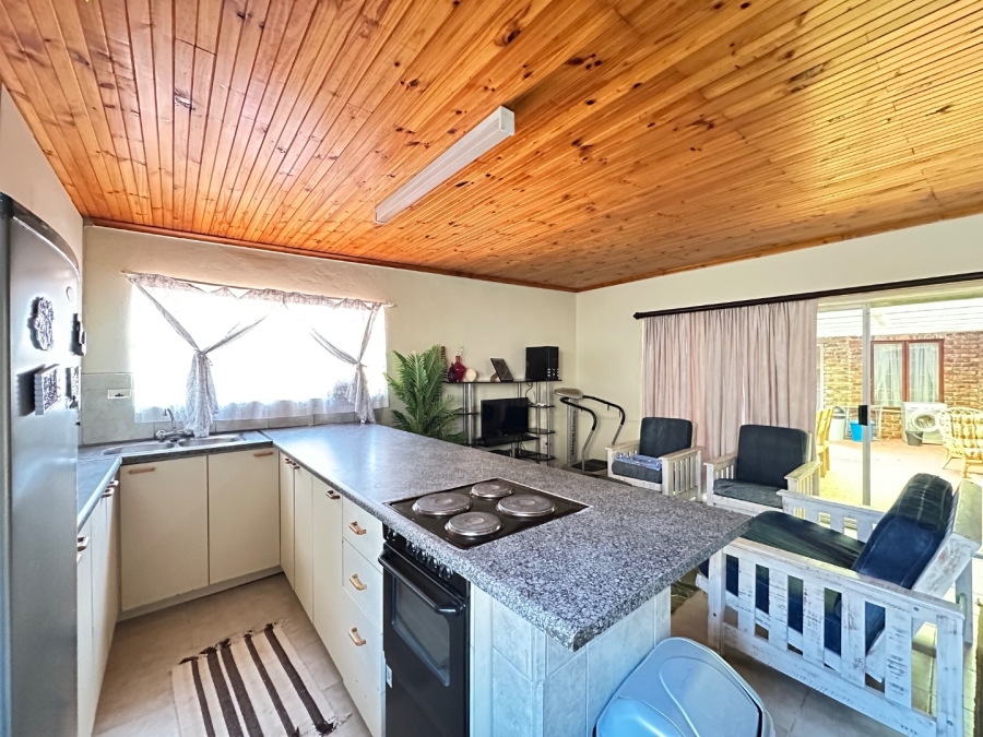 6 Bedroom Property for Sale in Heiderand Western Cape
